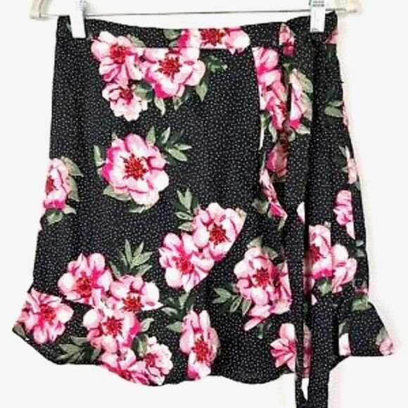 Planet Gold Wrap Mini Skirt Floral All Over Pattern - Picture 2 of 6